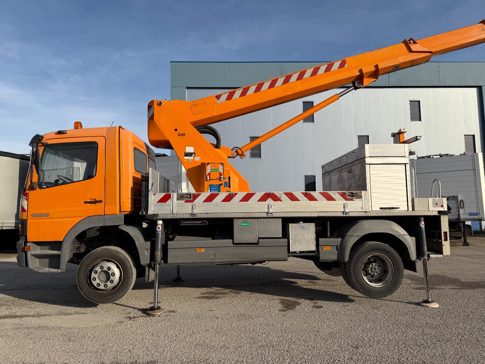 Mercedes-Benz 1323 HUBSTEIGER 22 M TOP ZUSTAND