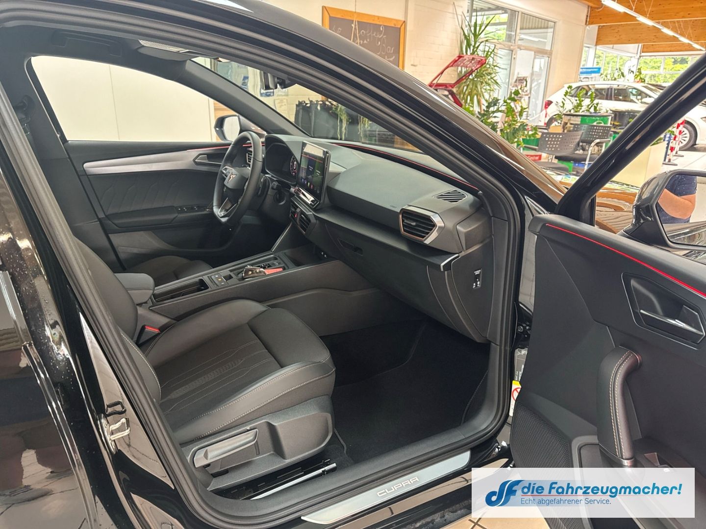 Fahrzeugabbildung SEAT Leon CUPRA Sportstourer VZ 4Drive 2.0 TSI LED Na