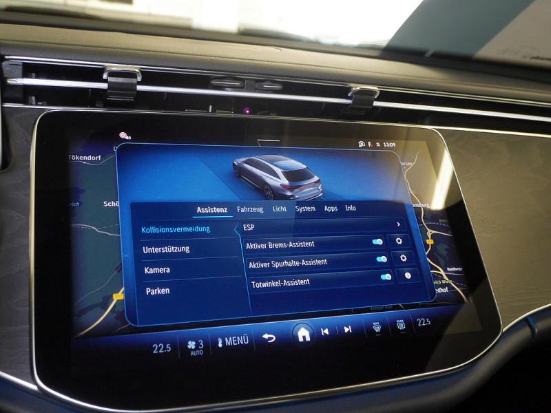 Mercedes-Benz E 220 d T // AVANTGARDE AHK DISTR KAMERA SPUR