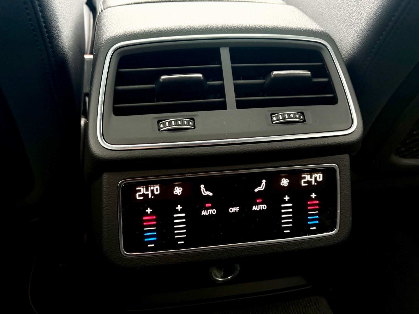 Fahrzeugabbildung Audi A6 Avant 45 TDI quattro S LINE SPORT PLUS LED PA