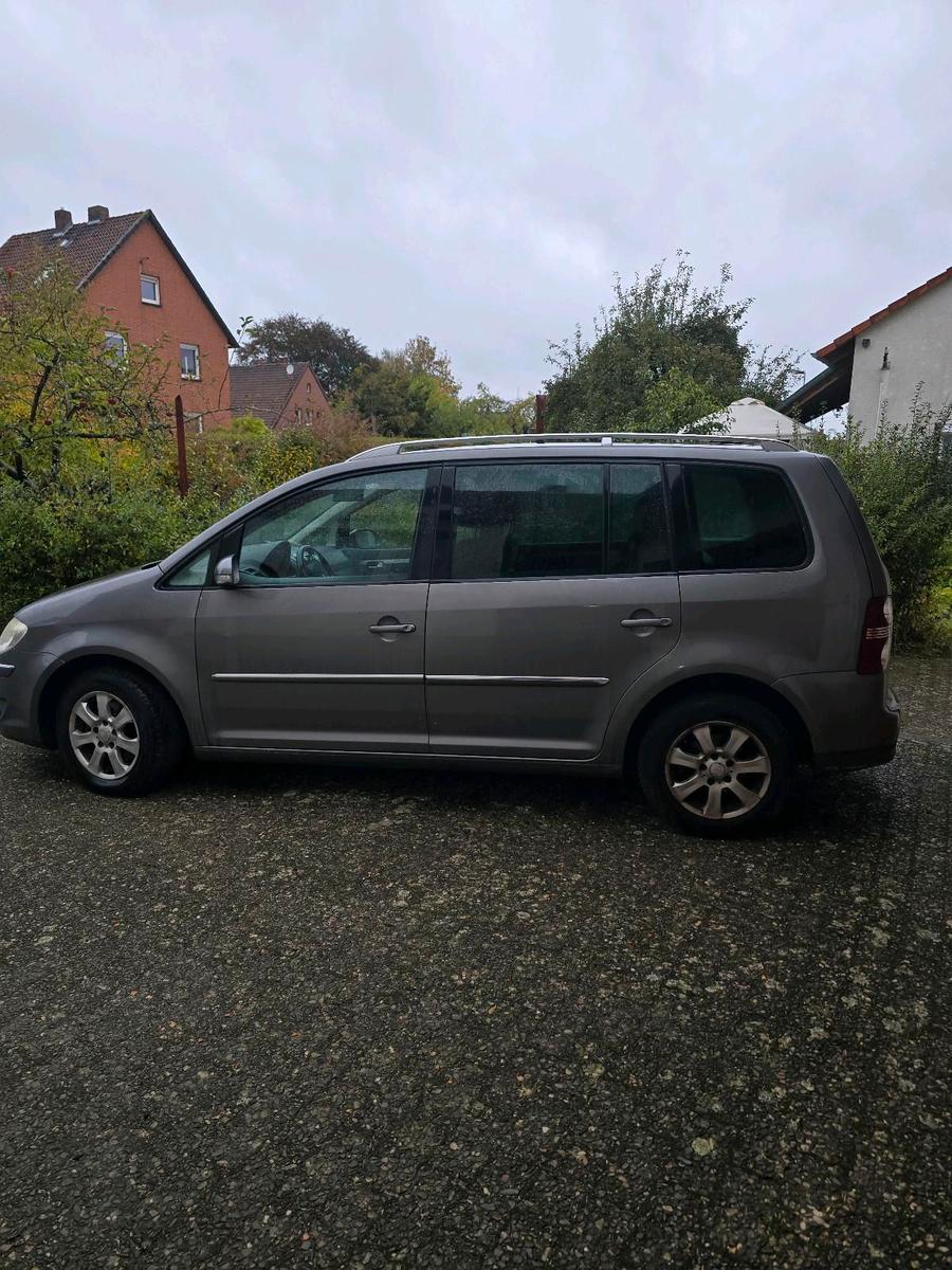 Volkswagen Touran 2007 — rear view