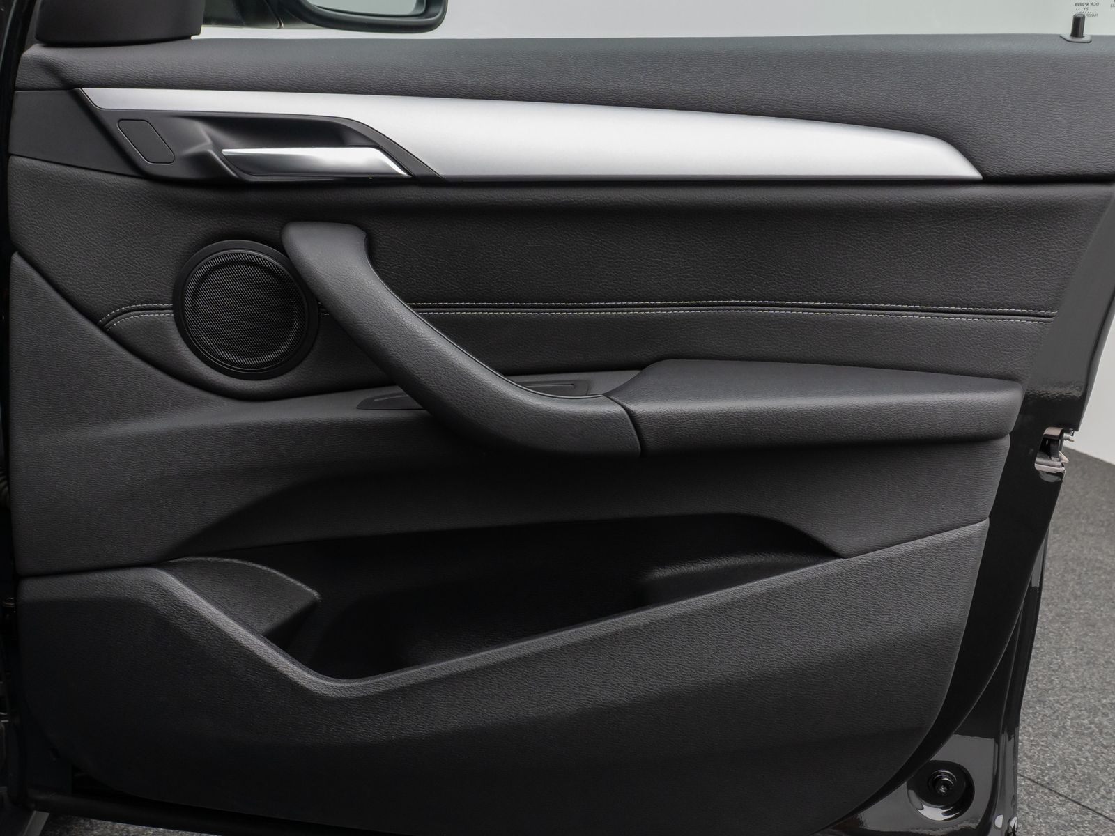 Fahrzeugabbildung BMW X1 xD25e Panorama DAB Navi Parkassistent Sport