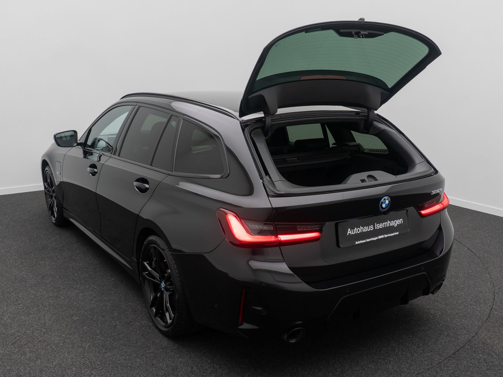 Fahrzeugabbildung BMW 330e M Sport Pro Kamera HUD DAB H/K Komfort 19"