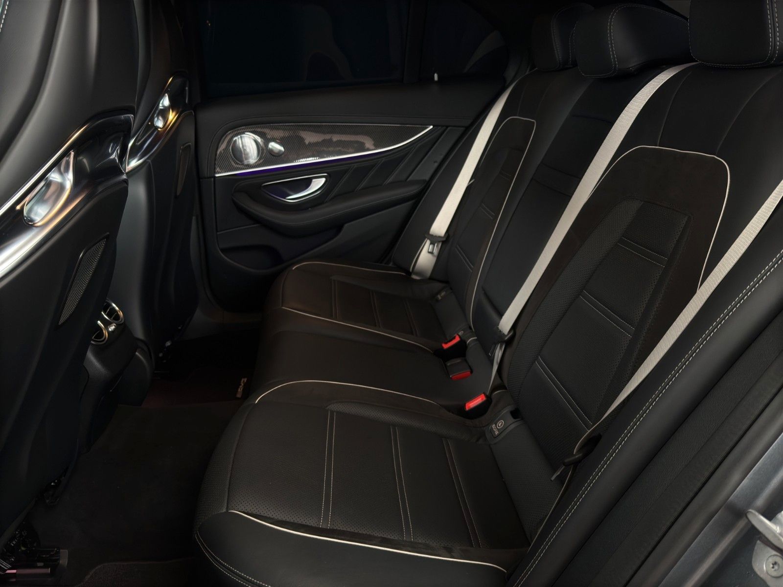 Fahrzeugabbildung Mercedes-Benz E63s AMG 4Matic+ Pano/Magno/SportAGA/Widescreen