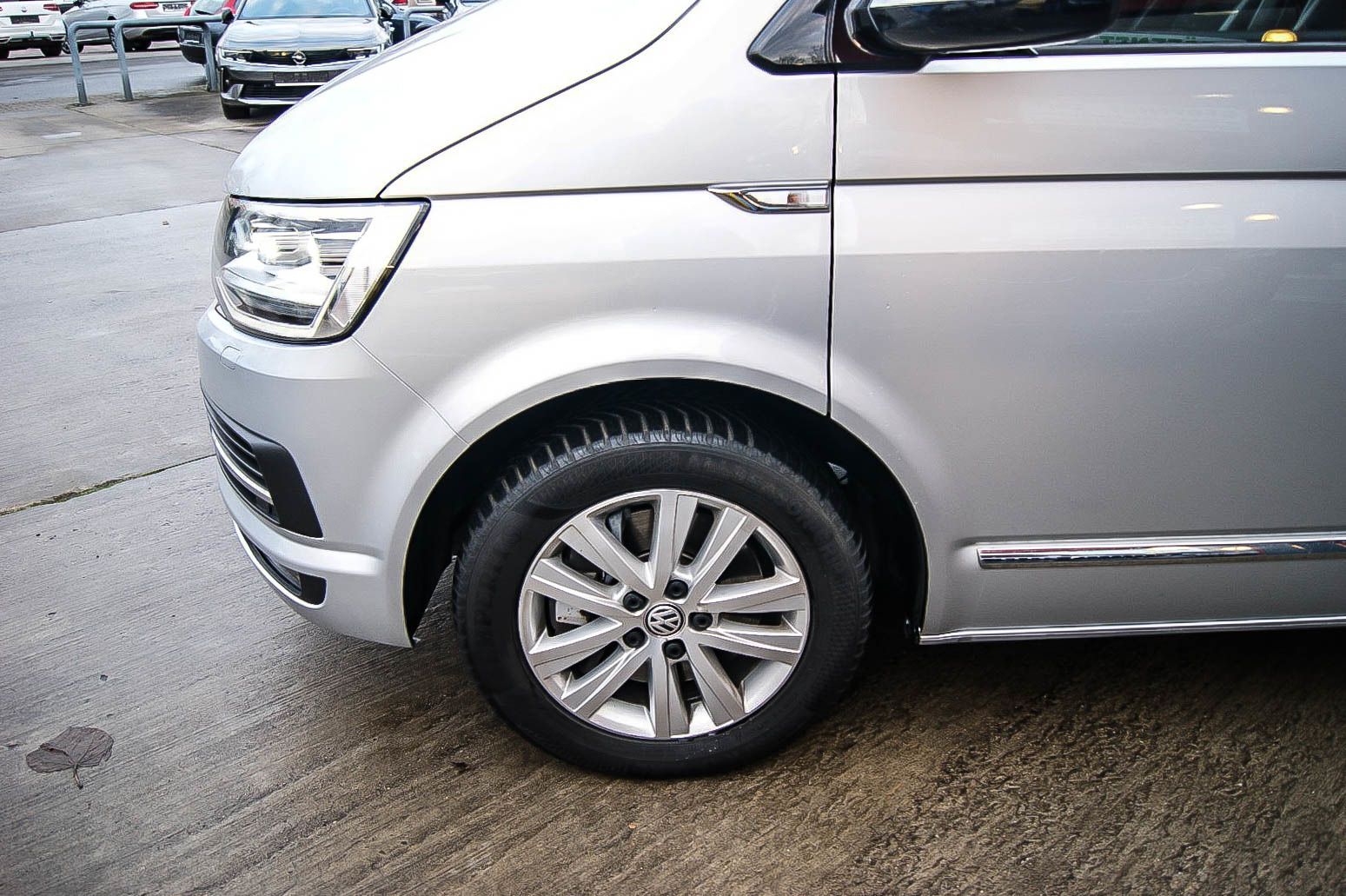 Fahrzeugabbildung Volkswagen T6 Multivan 20TDI DSG Highline 6-Sitze STHZ BETT