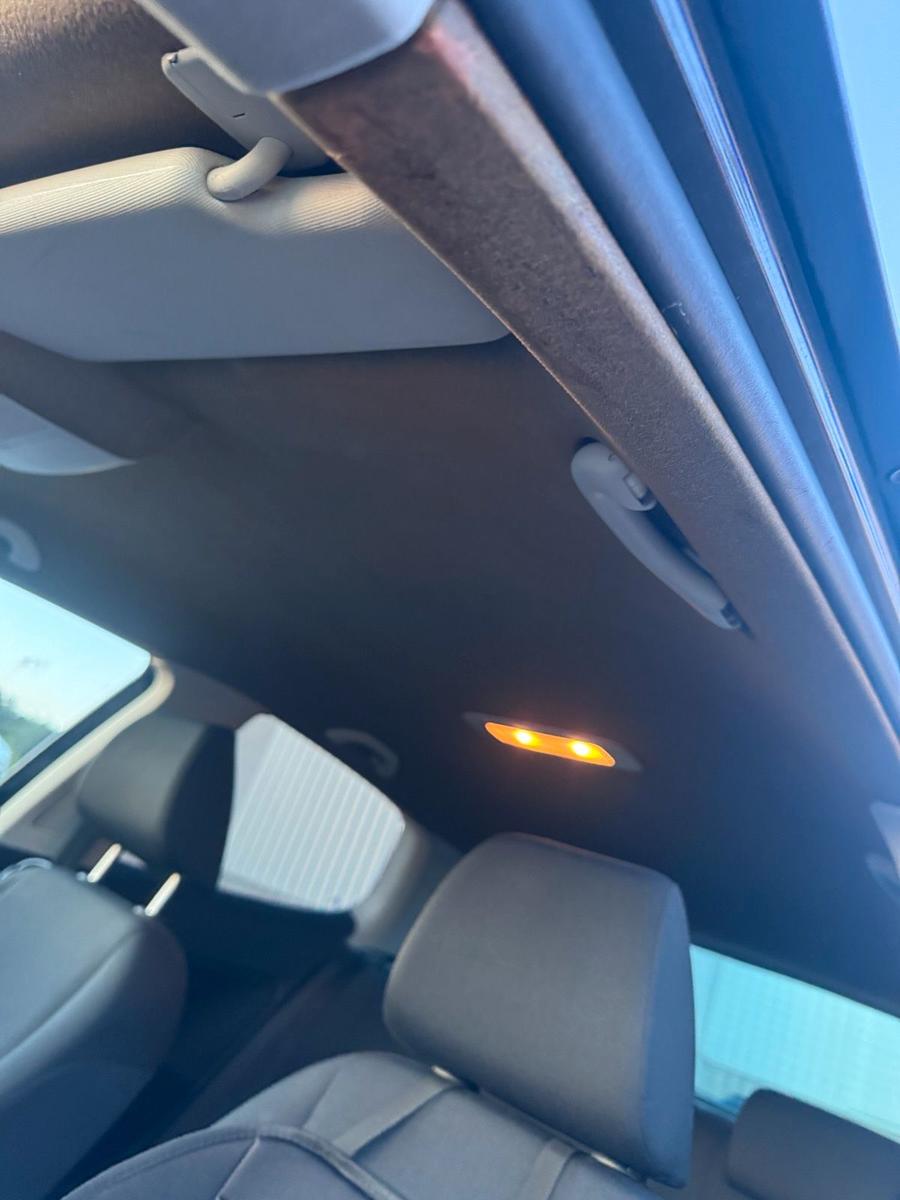 Volkswagen Golf 2009 — interior