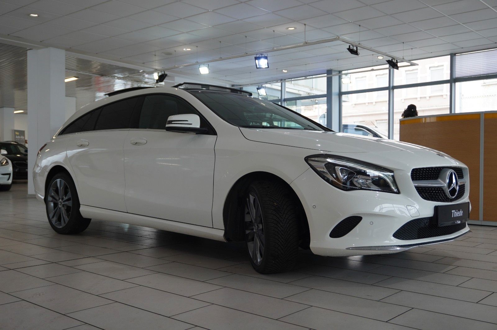 Fahrzeugabbildung Mercedes-Benz CLA 200 SB URBAN 7G-DCT NAVI/LED/PANO./SHZ/SPORT