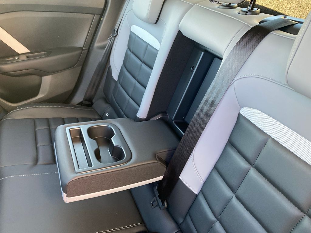 Fahrzeugabbildung Citroën C4 Hybrid 145 Automatik MAX *Winter+Techno-Pak*