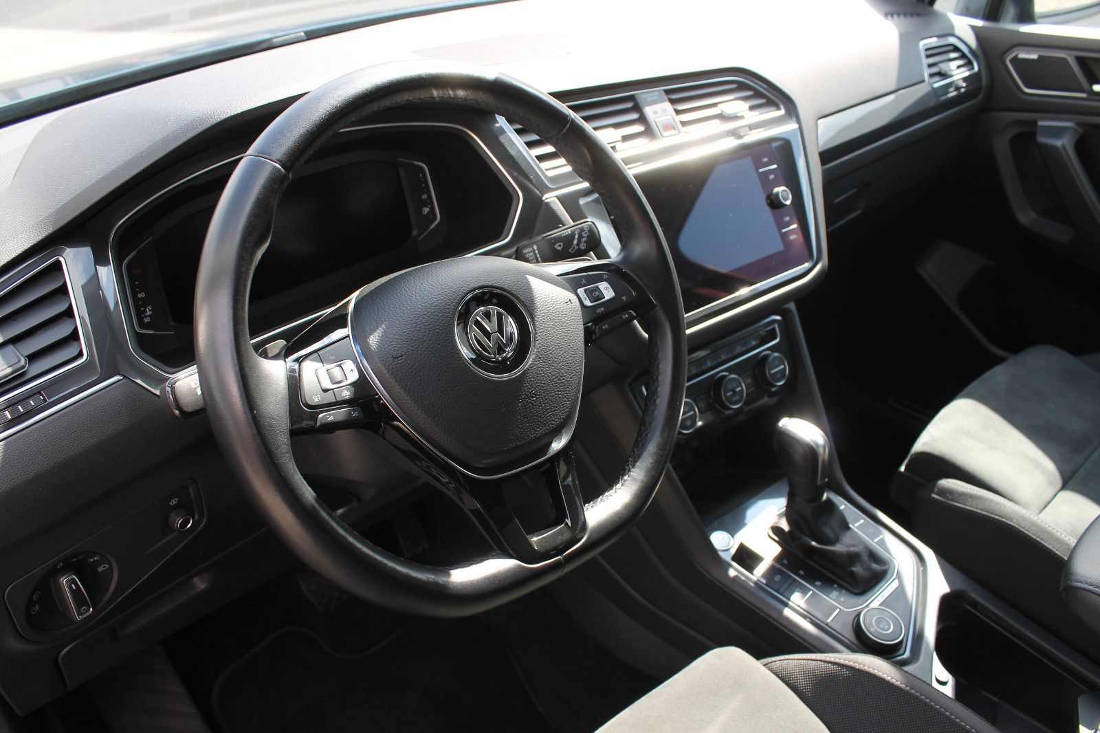 Fahrzeugabbildung Volkswagen Tiguan 2.0 TSI Allspace Highl. 4M. LED ACC 360°
