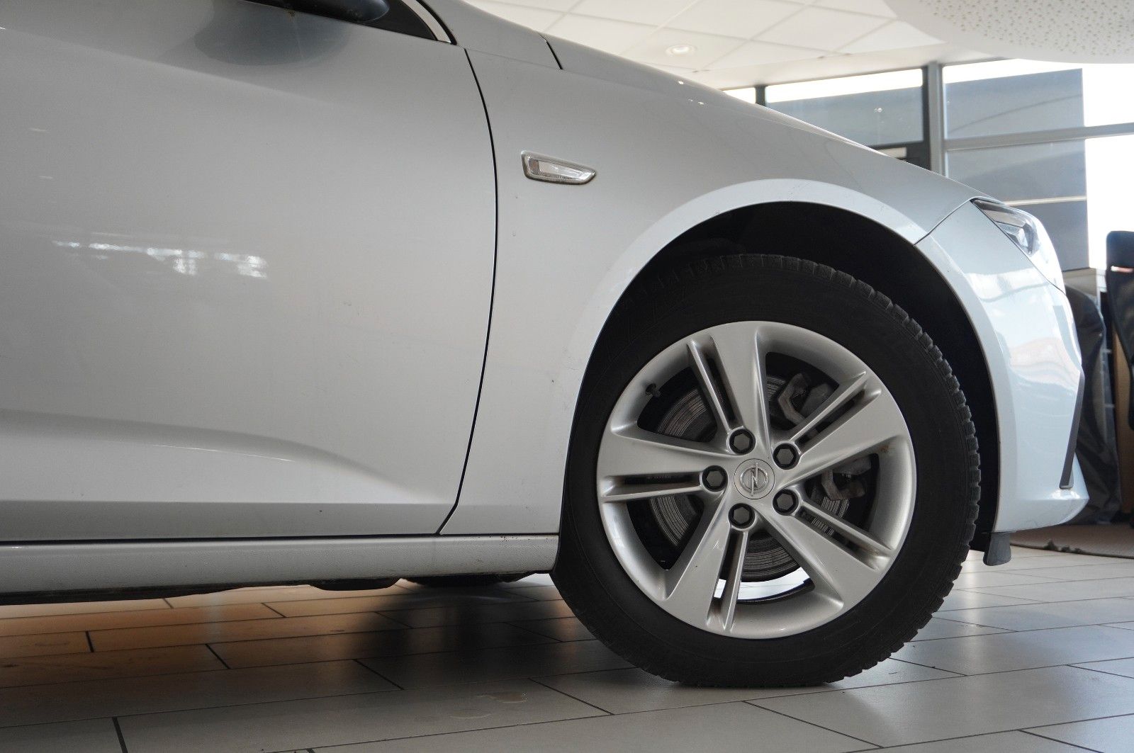 Fahrzeugabbildung Opel Insignia B ST 2.0T ELEGANCE NAVI/LED/VIRT/SH/DAB