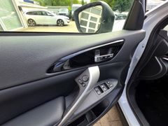 Fahrzeugabbildung Eclipse Cross Plus Select Black Hybrid 4WD
