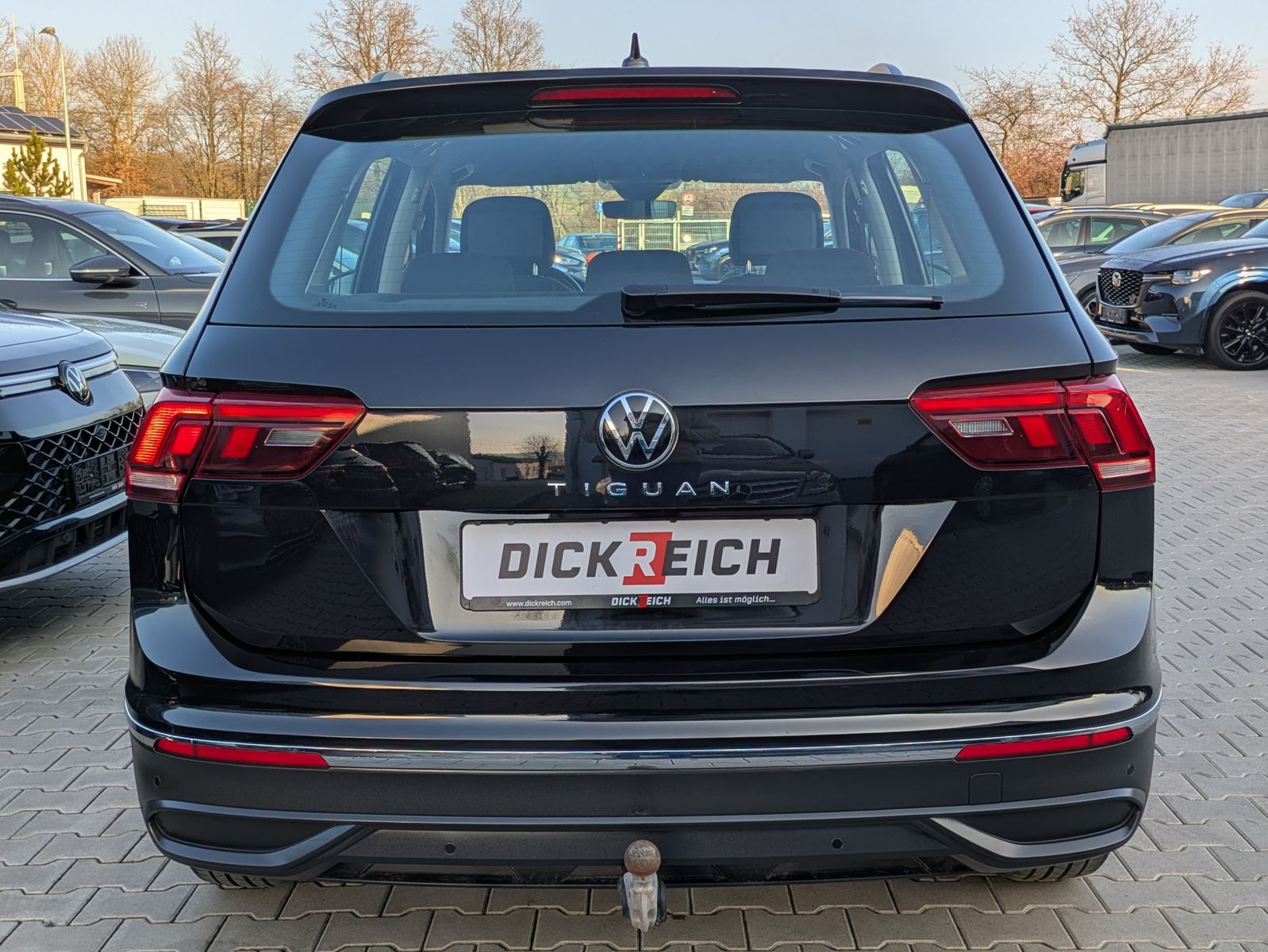 Fahrzeugabbildung Volkswagen Tiguan 2.0 TDI Life LED*AHK*ACC*SHZ*NAVI*APP