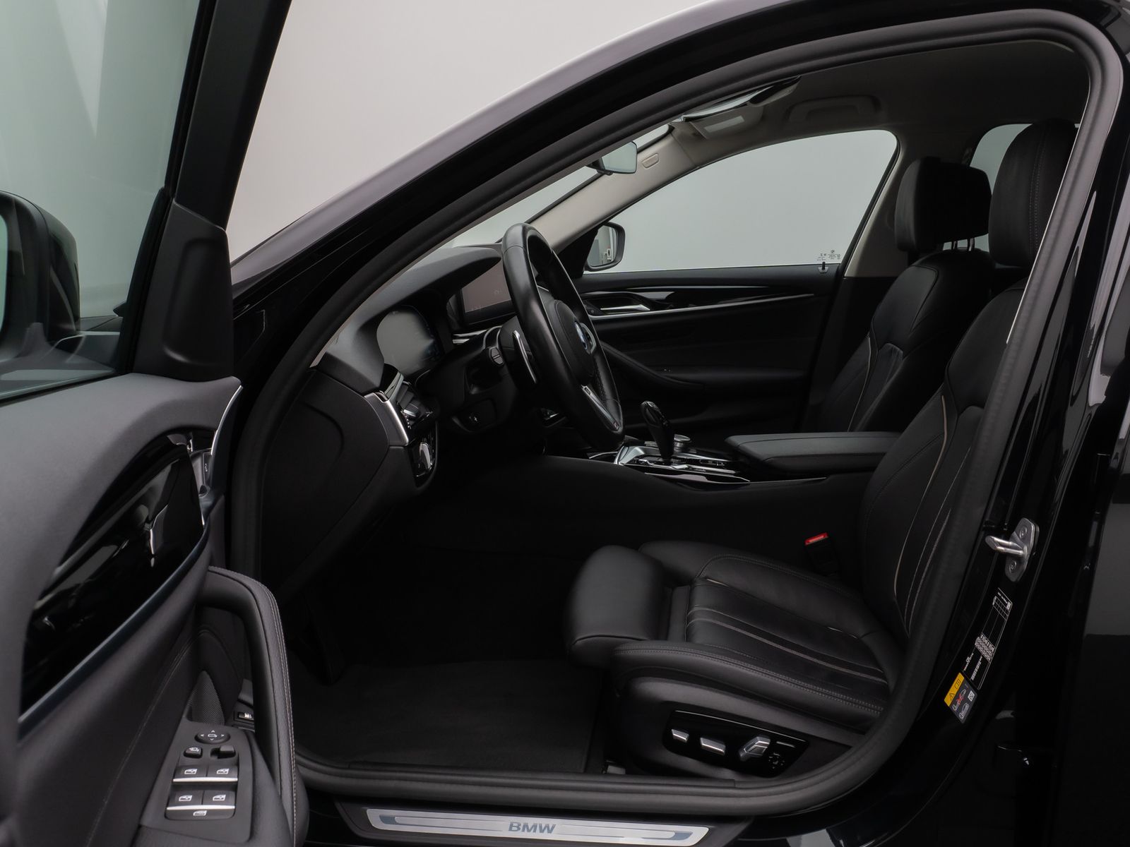 Fahrzeugabbildung BMW 530e xD Kamera Komfort DisplKey Alarm