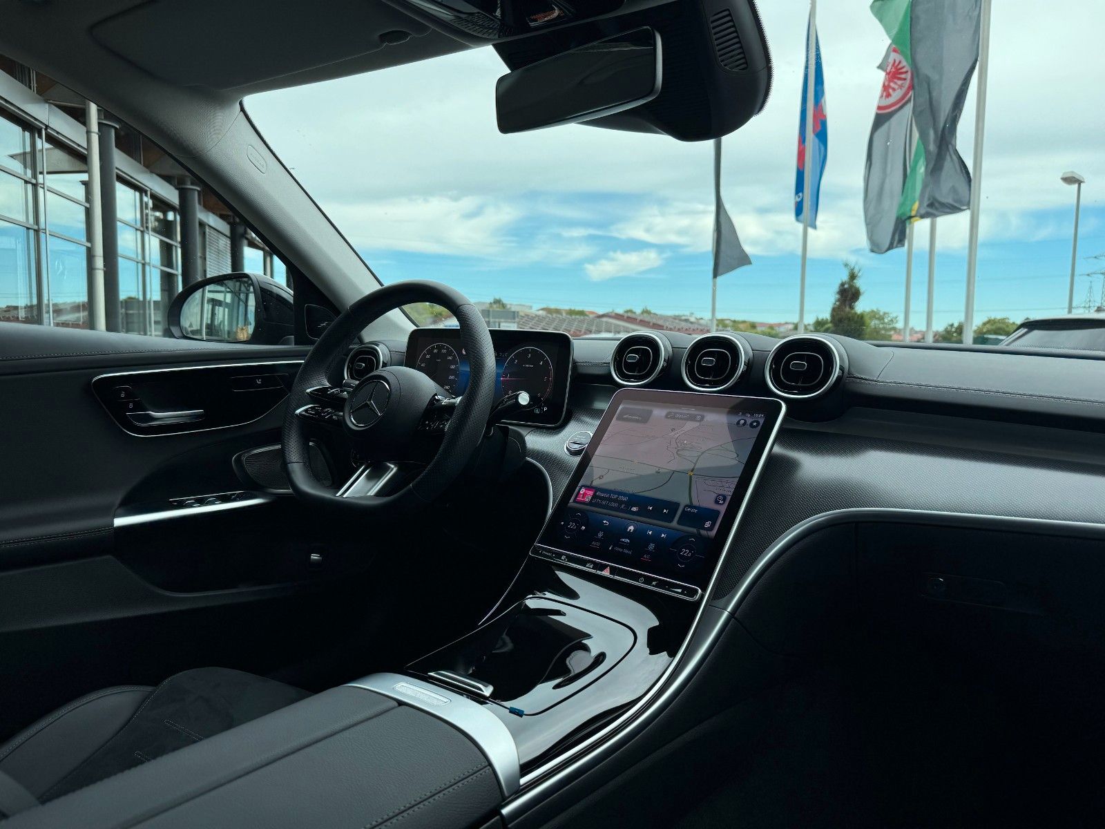 Fahrzeugabbildung Mercedes-Benz C 220 d AMG Distr+Burm+S-Dach+Ambiente