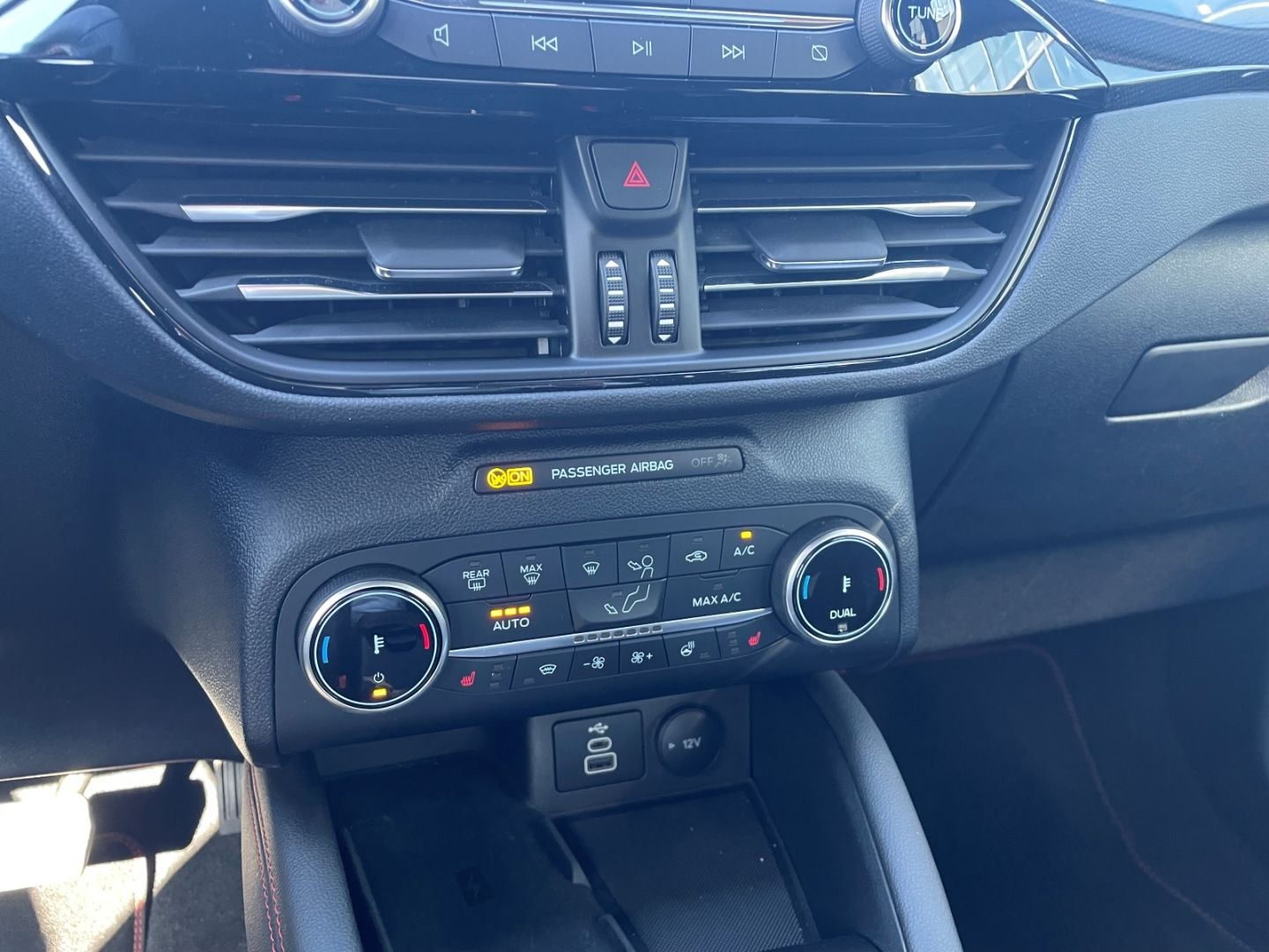 Fahrzeugabbildung Ford Kuga PHEV ST-Line X VerkehrszeichenERK Kamera