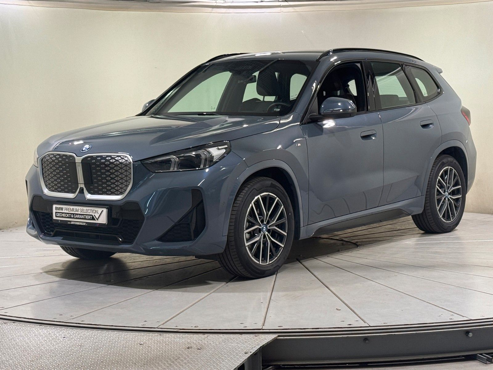 BMW iX1 xDrive30 M Sportpaket AHK ACC 360° HUD HK foto 1
