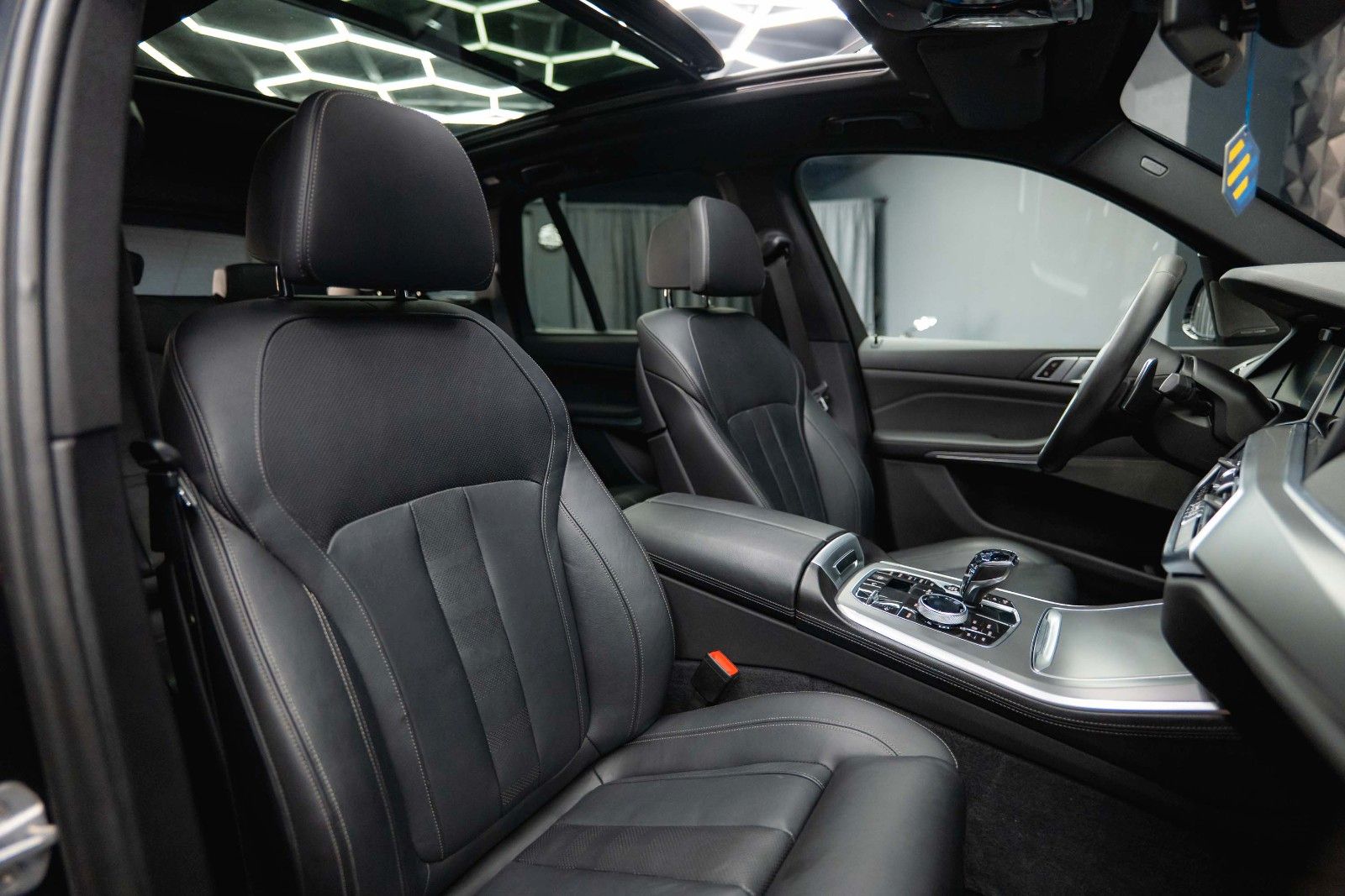 Fahrzeugabbildung BMW X5 xDrive 40i M Sport Shadow Line *ACC*Pano*LED*