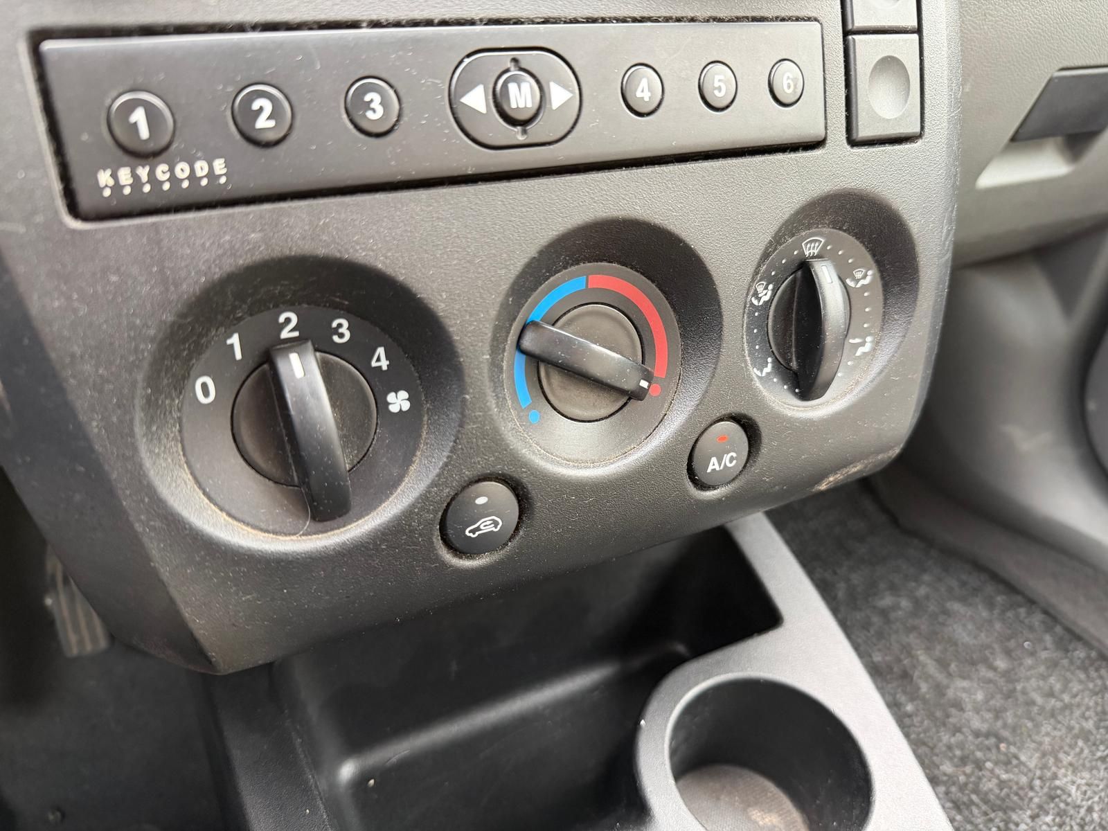 Fahrzeugabbildung Ford FIESTA AMBIENTE 1.3*TÜV NEU*AHK*KLIMA*8-FACH*