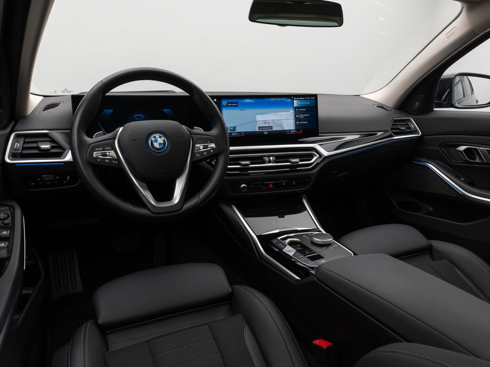 Fahrzeugabbildung BMW 330e xD Panoram Kamera HUD DAB H/K Stop&Go Sport