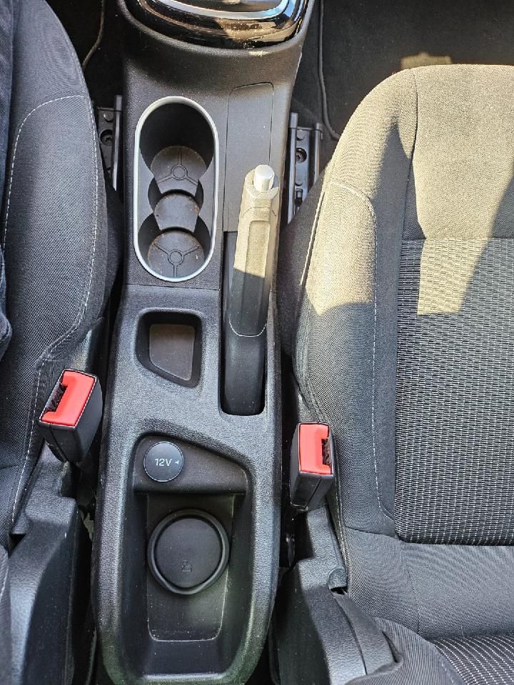 Fahrzeugabbildung Ford B-MAX Titanium klappernder Motor