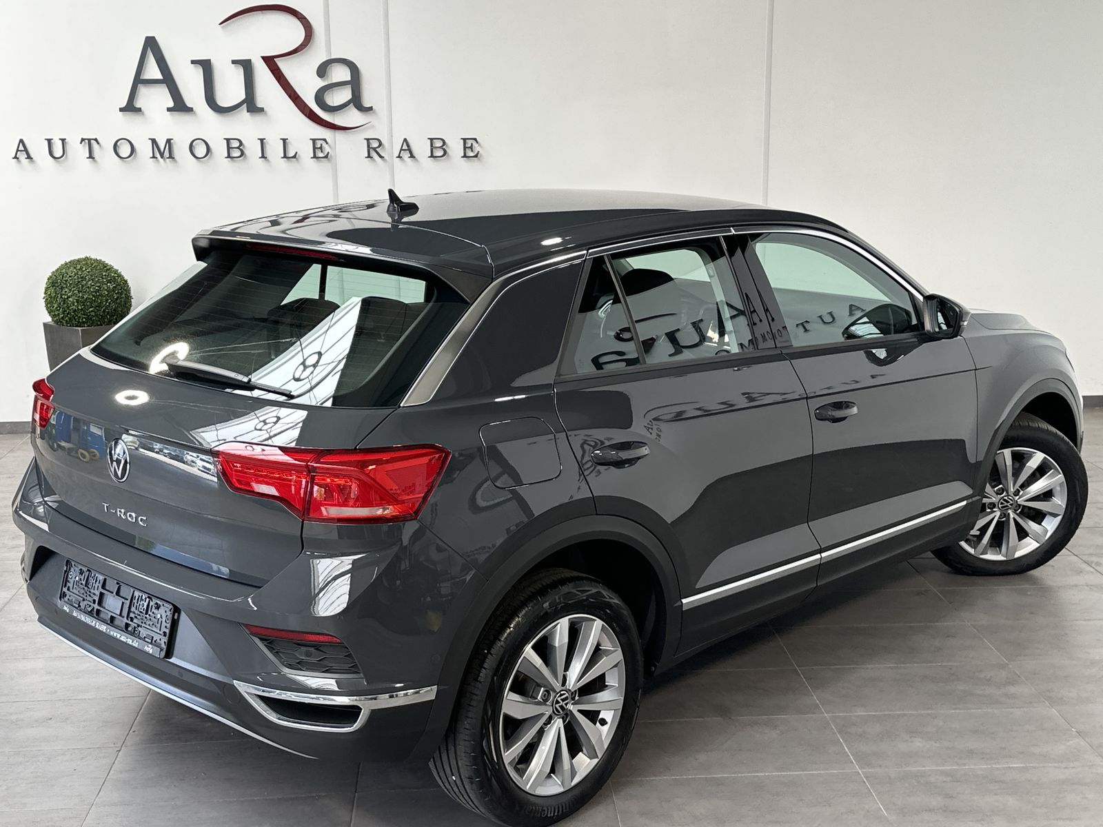 Fahrzeugabbildung Volkswagen T-Roc 2.0 TDI DSG Style NAV+ACC+AHK+TOTW+PARKASS