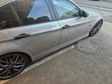BMW E90 335i N54 - BMW 335: Teilleder