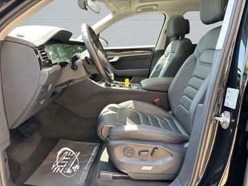 Volkswagen Touareg - 11