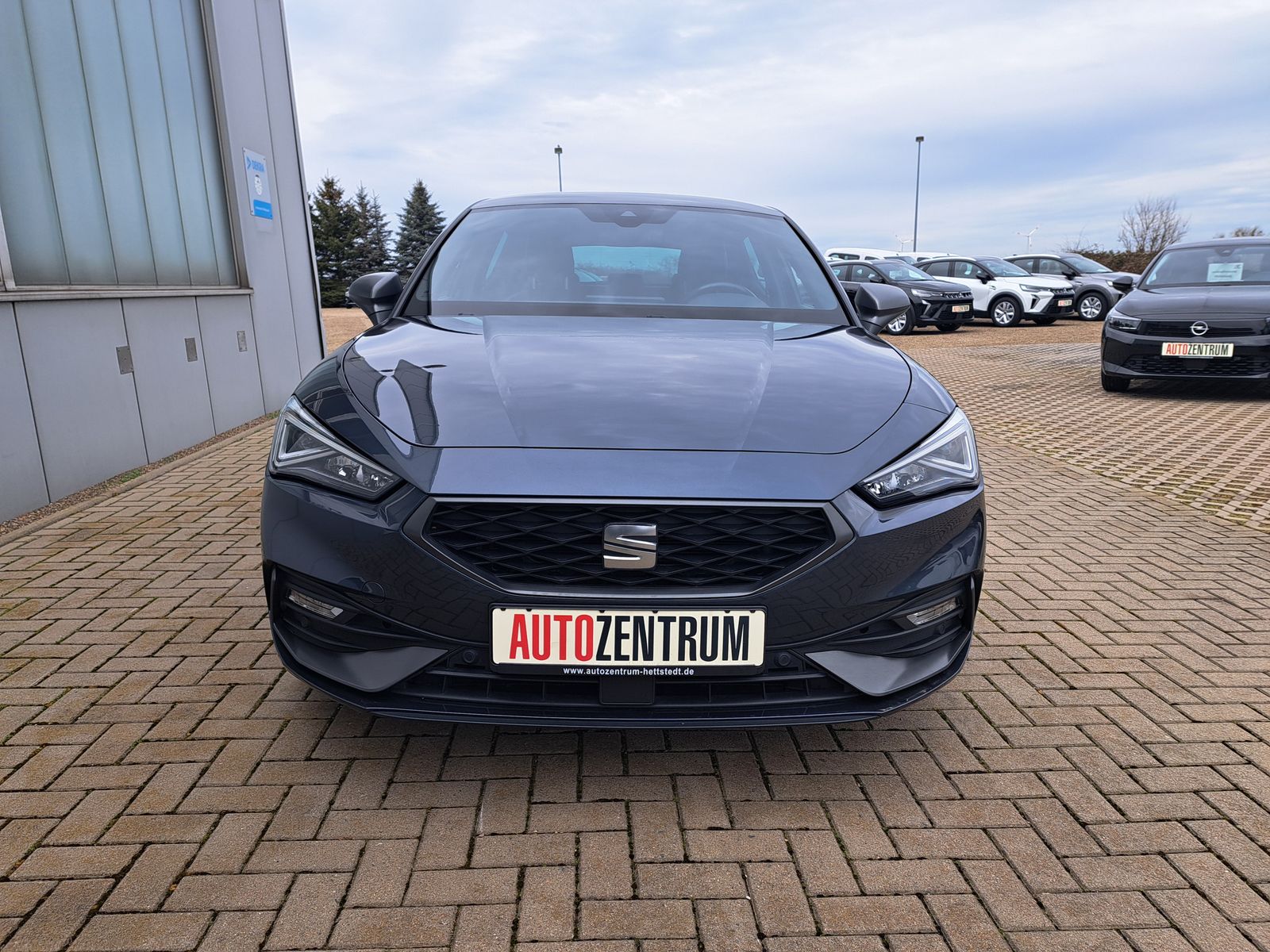 Fahrzeugabbildung SEAT Leon 1.5eTSI FR DSG LED NAVI BEATS KAMERA 18"ALU