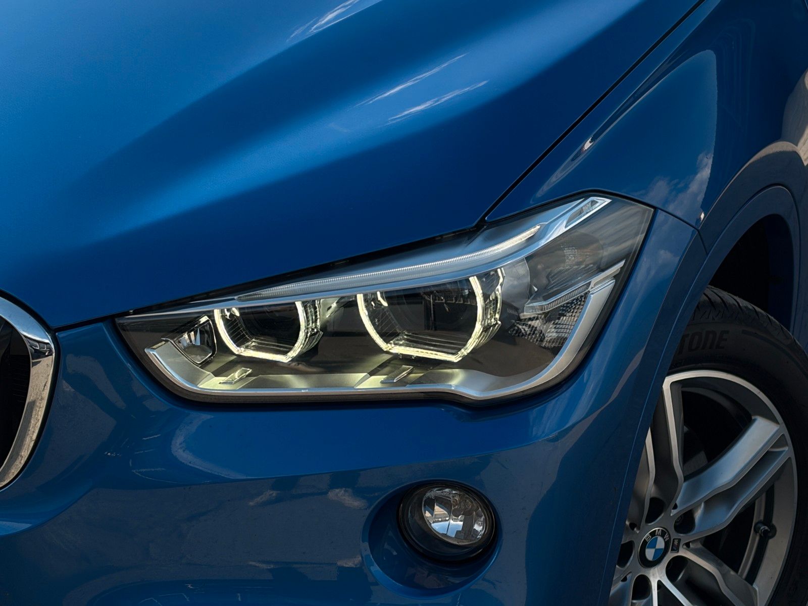 Fahrzeugabbildung BMW X1 sDrive20i M Sport Shadow LED Temp PDC