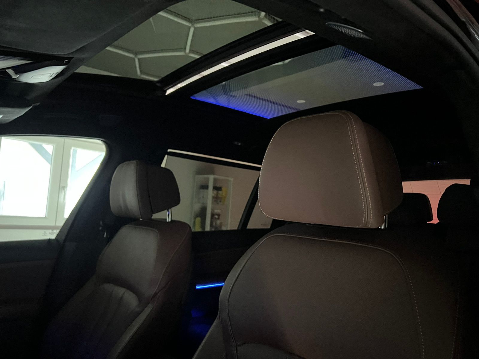 Fahrzeugabbildung BMW X7 xDrive 30d/AHK/B&W/SKYLOUNGE/MASSAGE/7-SITZER