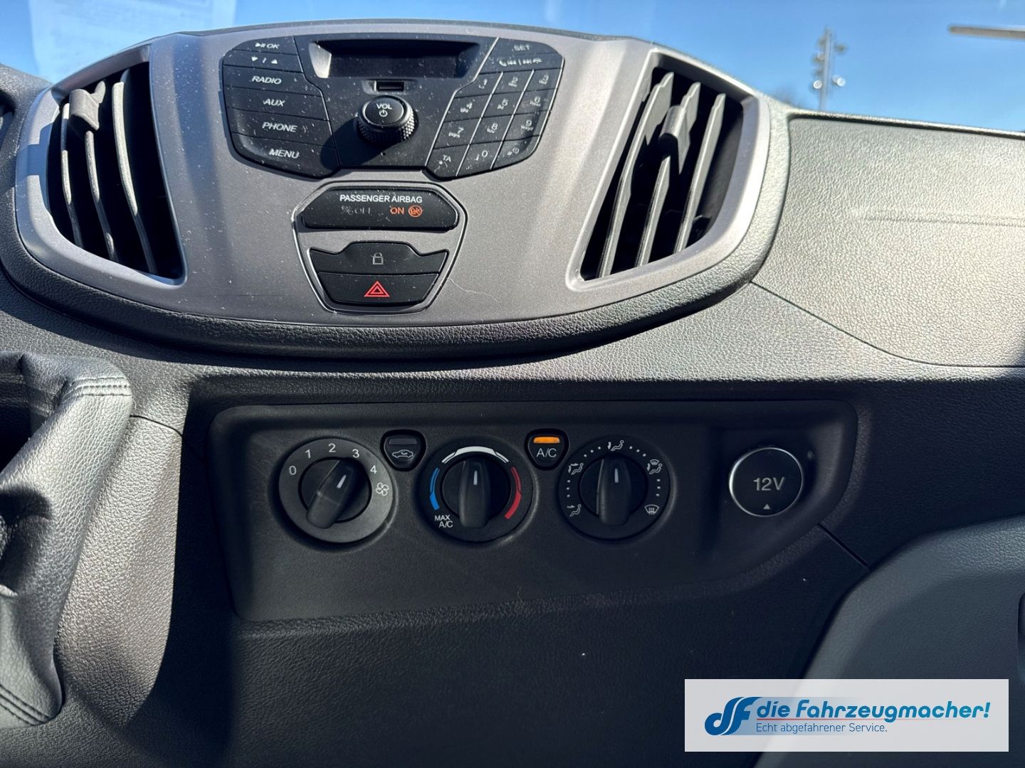 Fahrzeugabbildung Ford Transit Kombi 350 L3 Trend 2.0 TDCi 7-Sitzer KLI