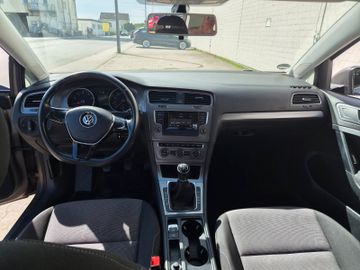 Volkswagen Golf - 11