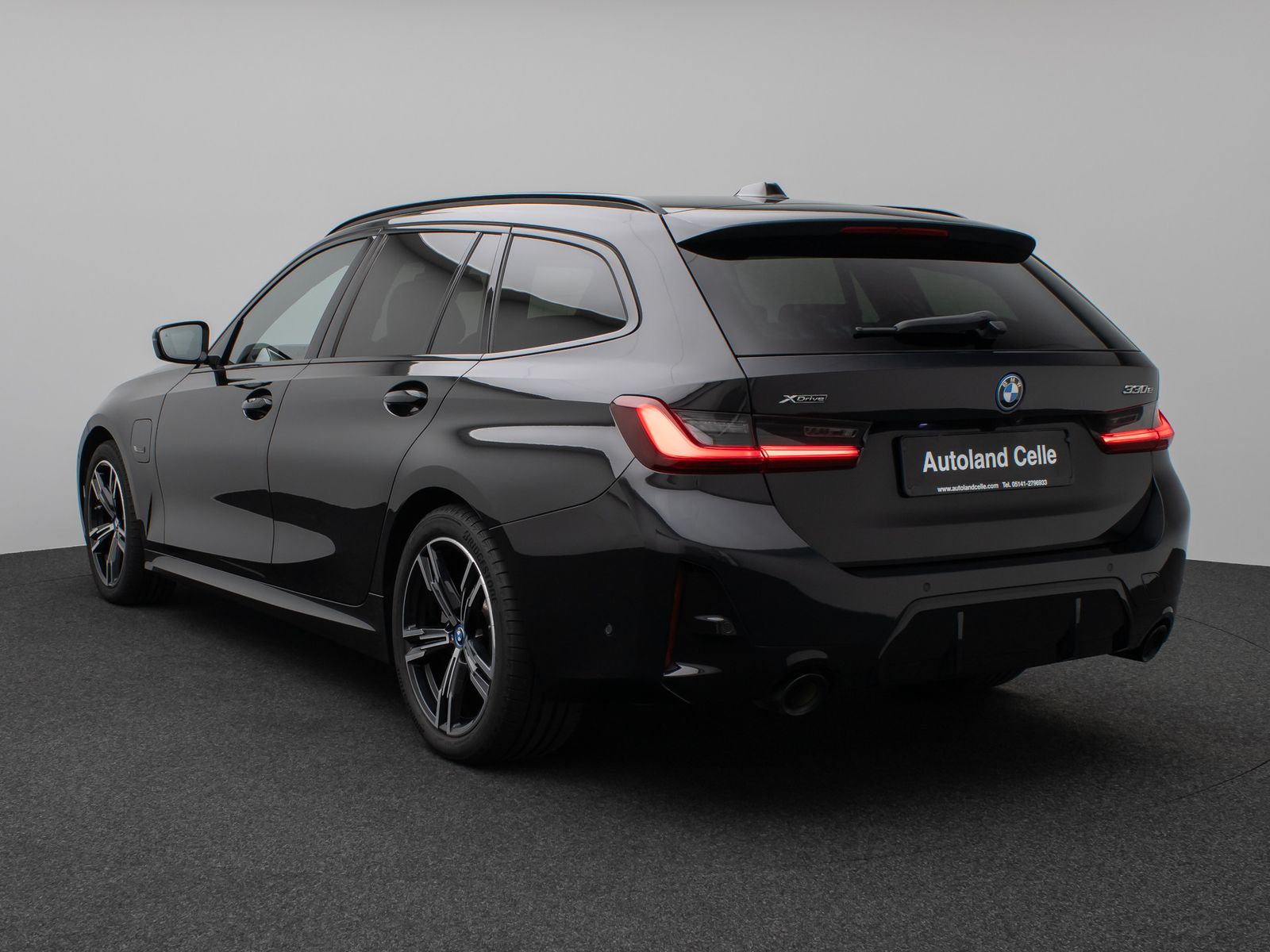 Fahrzeugabbildung BMW 330e xD MSport Kamera HUD DAB H/K Komfort 18Zoll