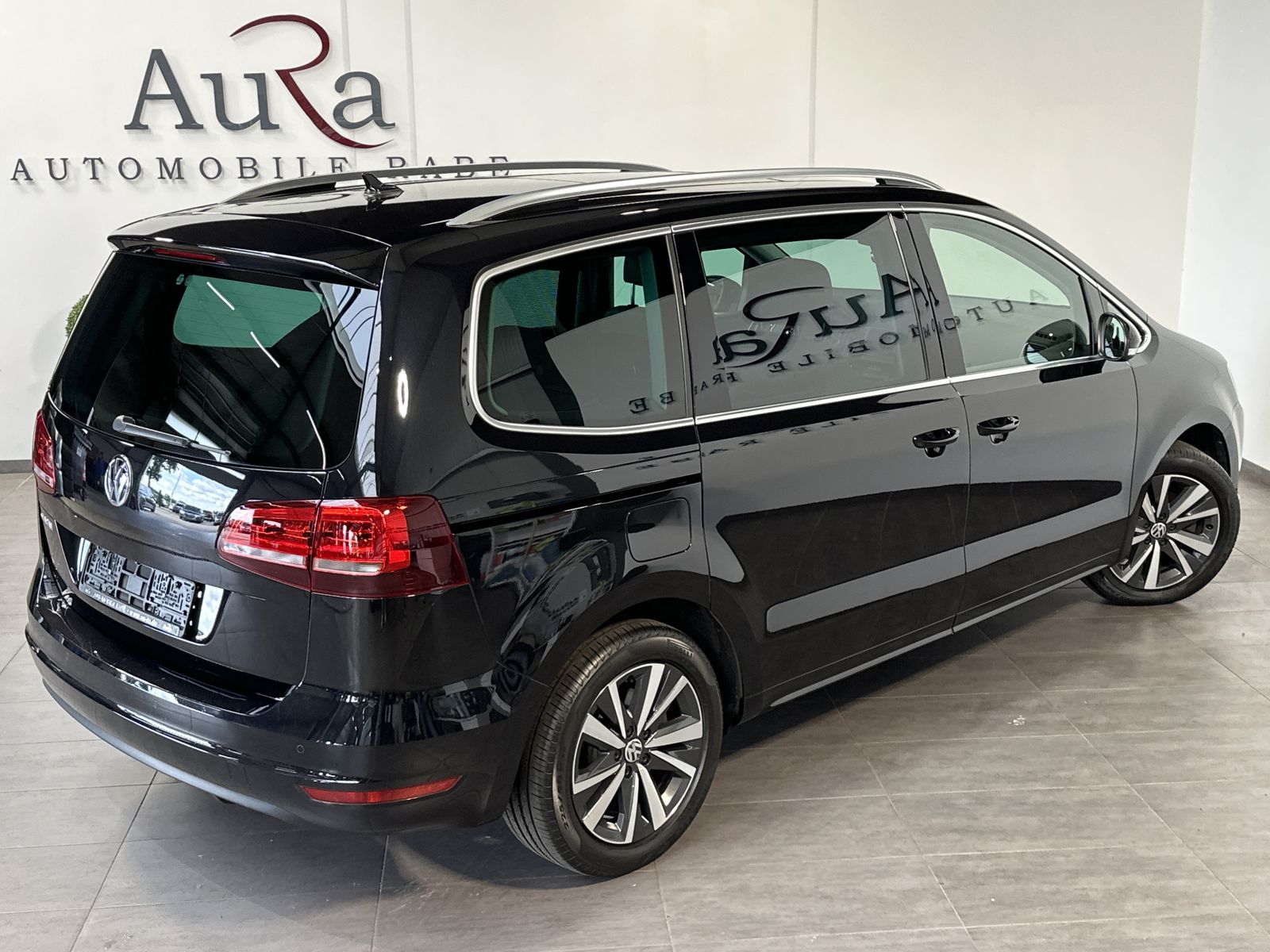 Fahrzeugabbildung Volkswagen Sharan 1.4 TSI DSG 7-Sitzer HL NAV+XEN+AHK+PANO