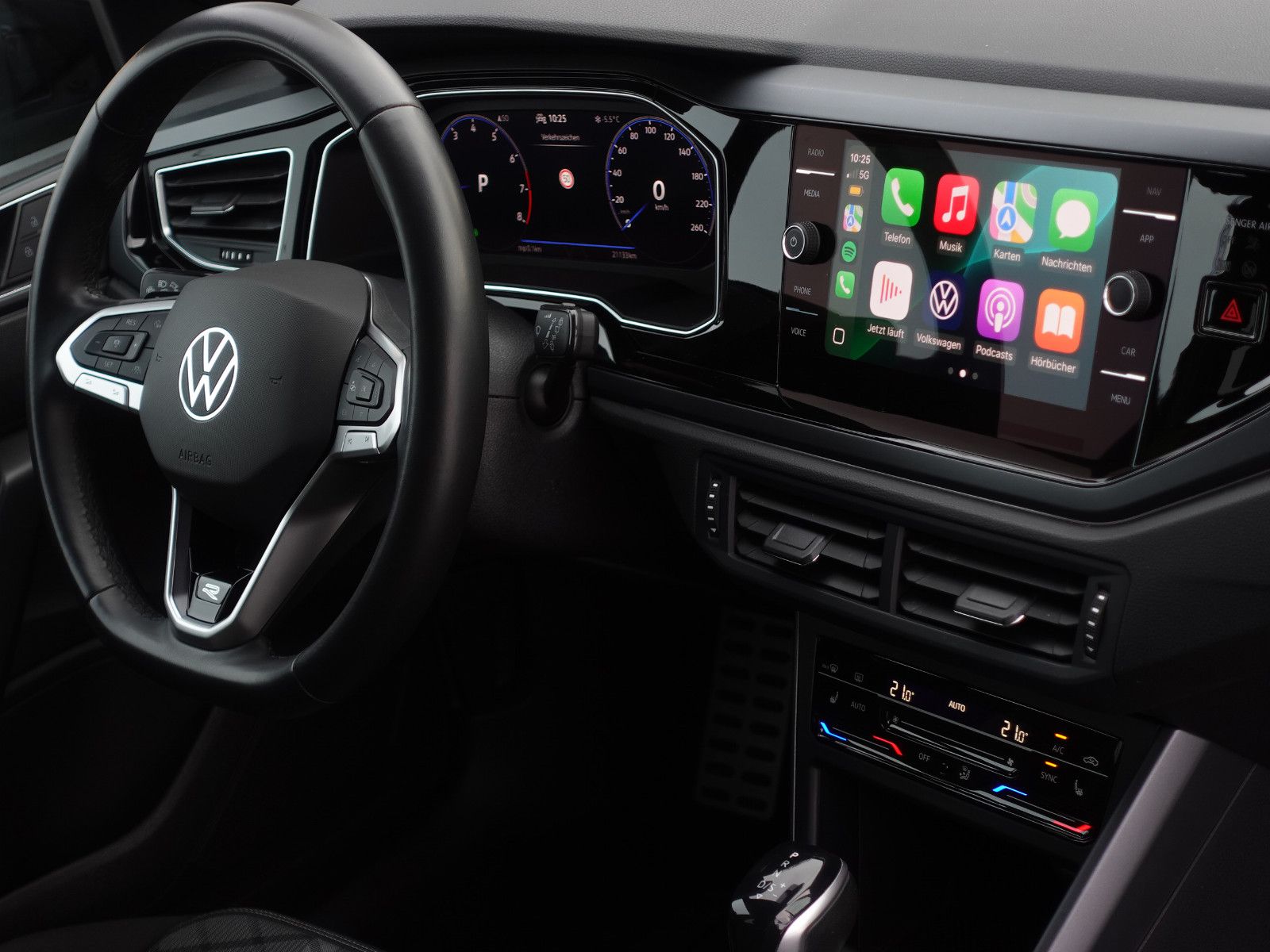 Fahrzeugabbildung Volkswagen Taigo 1.5 TSI DSG R-Line Black Style AHK Assist