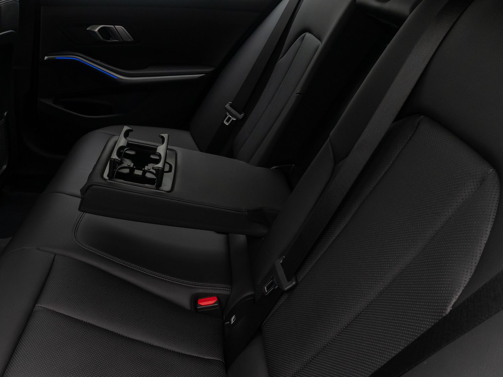 Fahrzeugabbildung BMW 318d Luxury Line DAB Alarm Geschwindigreg HiFi