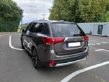 Mitsubishi Plug-in Hybrid Outlander - Mitsubishi Plug-in Hybrid Outlander mit Schiebedach