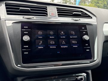 Volkswagen Tiguan - 11