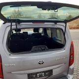 Toyota Proace City 1,2-l-Turbo 81kW L1 Team Deutsch... - silberne Toyota PROACE CITY