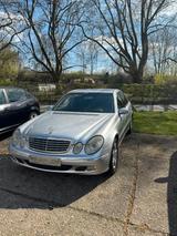 Mercedes-Benz Mercedes E320 / TÜV bis 07/26 / Sehr gepflegt - Mercedes-Benz E 320 in Düsseldorf