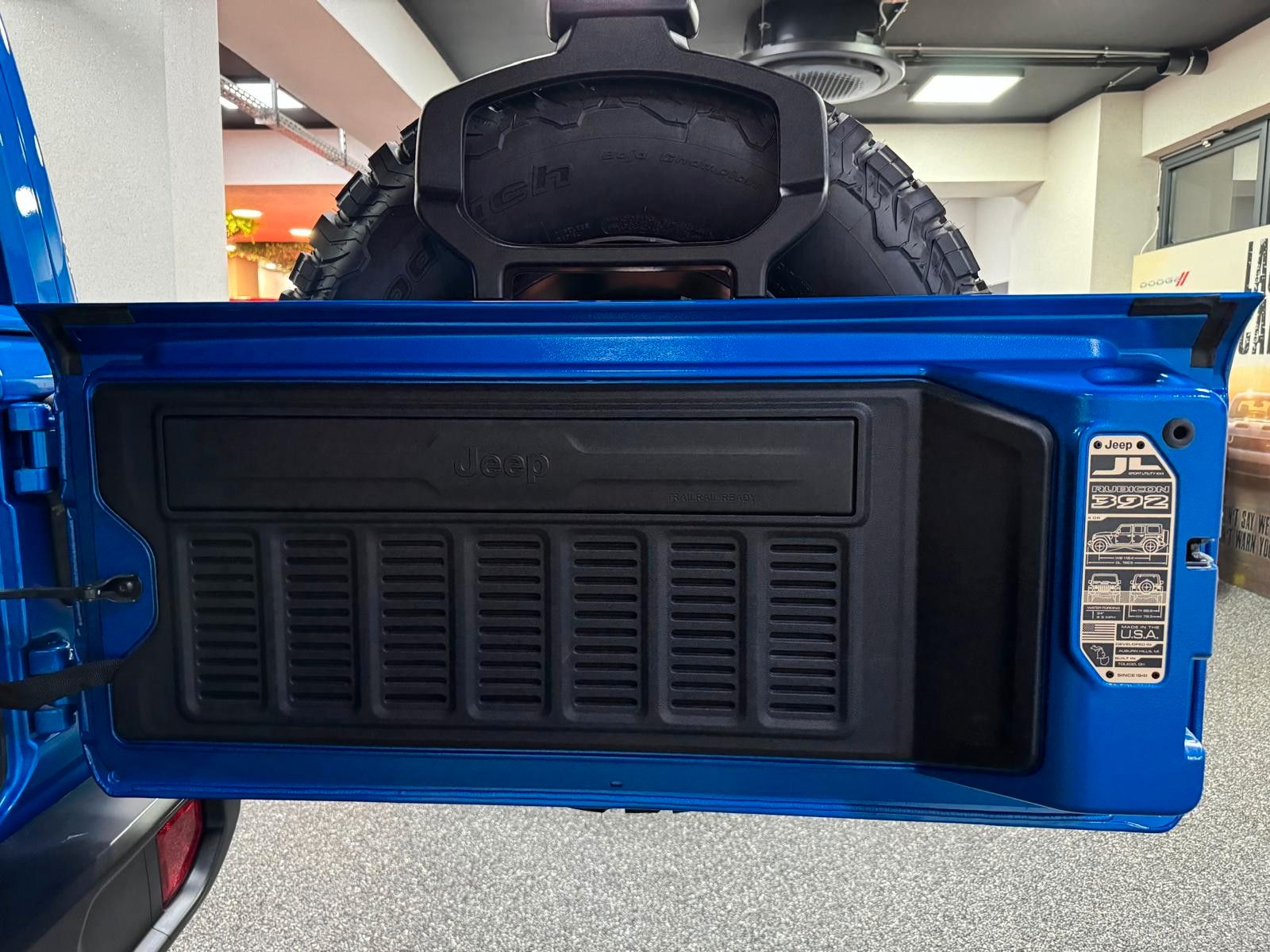 Fahrzeugabbildung Jeep RUBICON 392-6.4L HEMI V8-RECON 35"-STEEL BUMPER