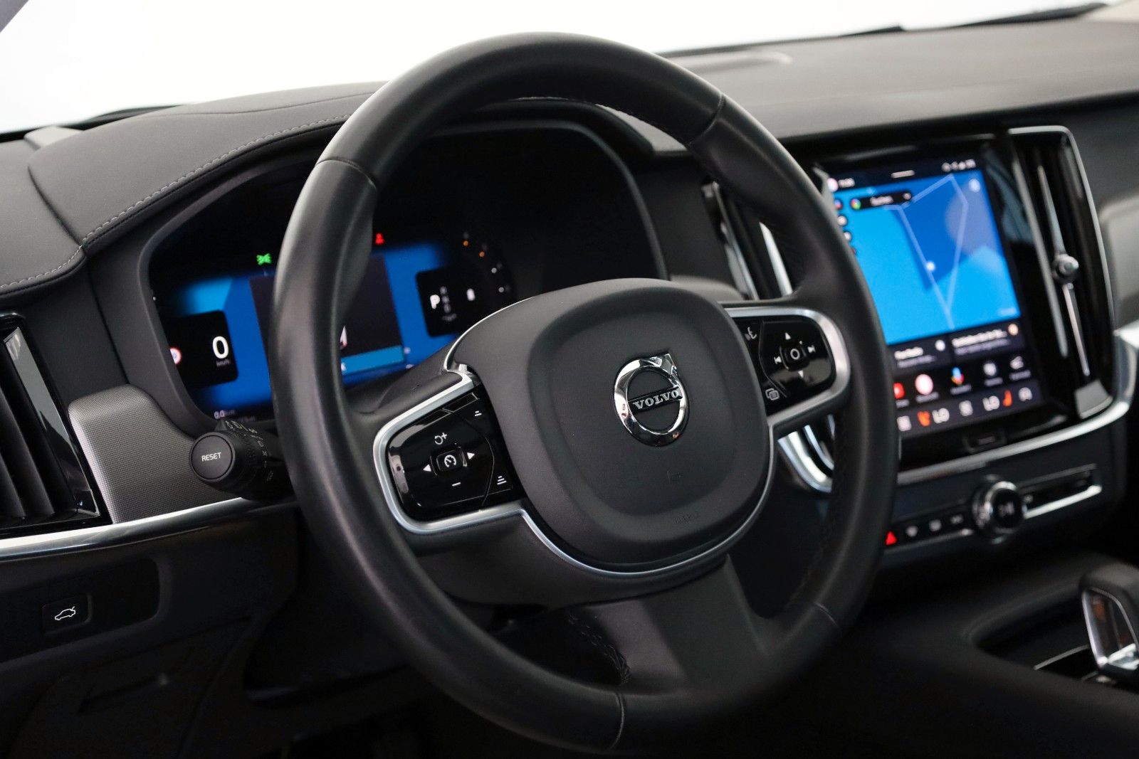 Fahrzeugabbildung Volvo V90 CC Ultimate AWD PanDach,HUD,ACC,Harman/K,AHK