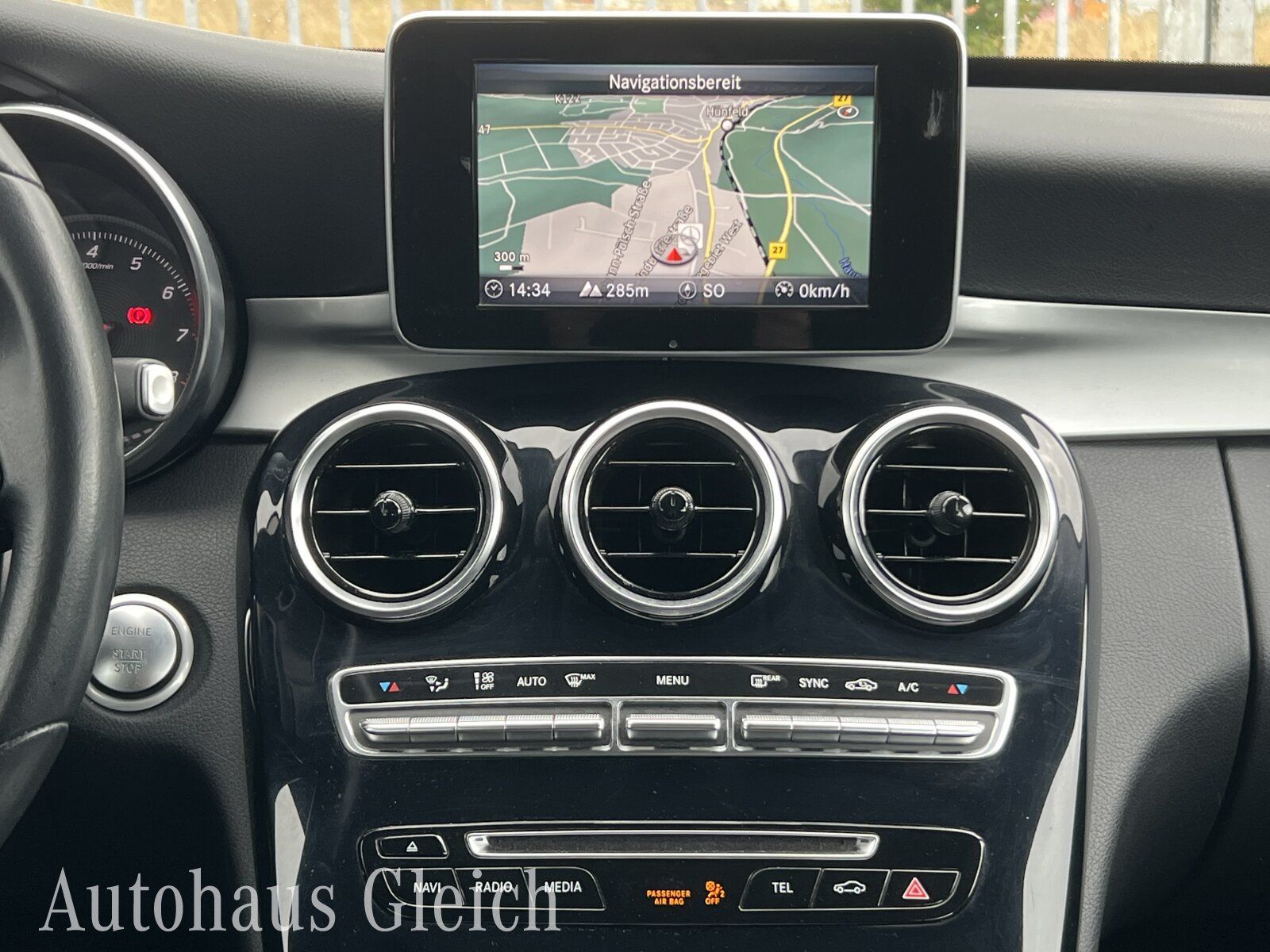 Fahrzeugabbildung Mercedes-Benz C 400 4MATIC T-Modell AVANTGARDE Exterieur/Navi