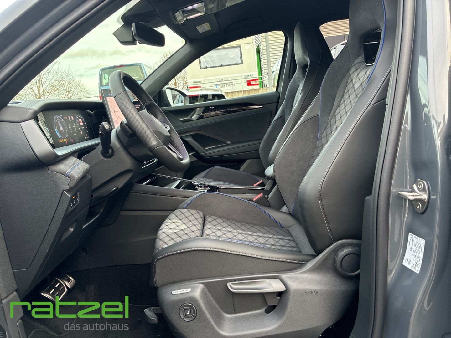 Fahrzeugabbildung Volkswagen Tayron R-LINE 2.0 TDI DSG 4M IQ.Drive+Standheiz.