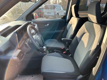 Ford Tourneo Courier Titanium Winterpaket 5JGarantie!
