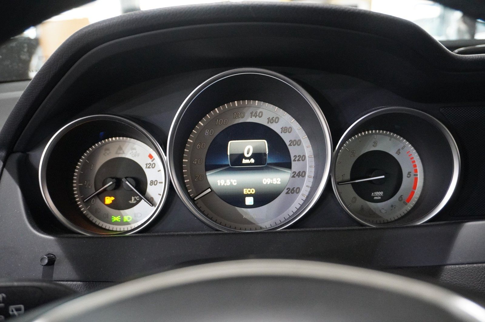 Fahrzeugabbildung Mercedes-Benz C 220 T AVANTGARDE KLIMA/SHZ/PDC/T-LEDER/USB