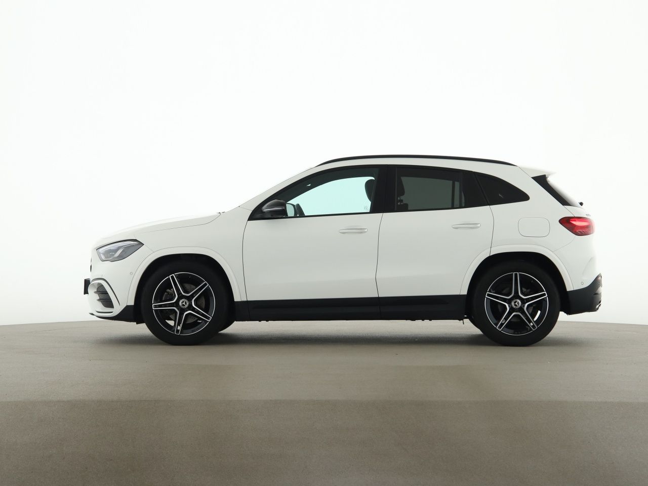 Mercedes-Benz GLA 180 Edition AMG AHK Distr. 360 Multibeam LED foto 4