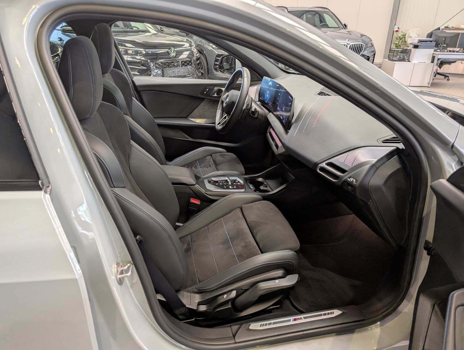 Fahrzeugabbildung BMW 118 d M-Sport Premium Shadow Cam Pano Alcan 18"