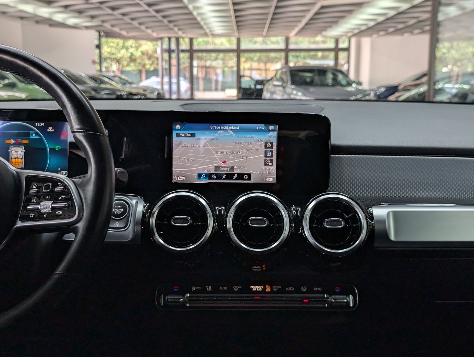 Fahrzeugabbildung Mercedes-Benz GLB 220 d MBUX LEDER VIRT APP KAM LED SHZ ALU