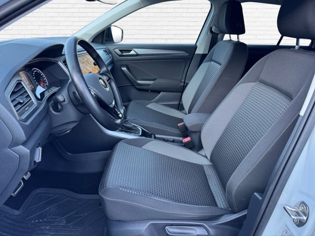 Fahrzeugabbildung Volkswagen T-ROC Active 1.5 TSI DSG KLIMA LED ALU